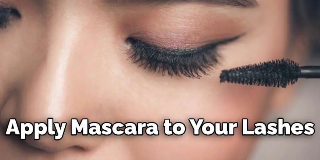 Apply Mascara to Your Lashes